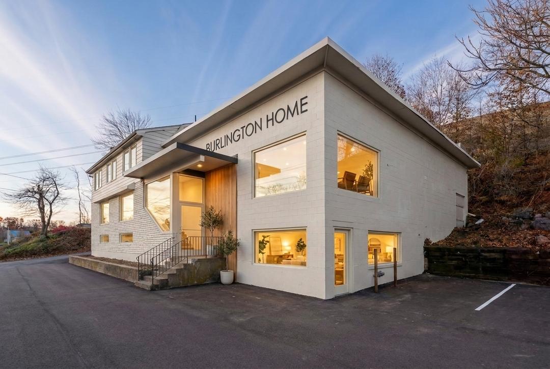 Burlington'da Kiralık Perakende / Ticari Alan – 6.780 ft² (630 m²)